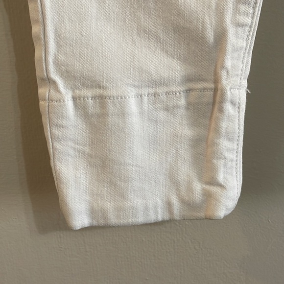 Joe’s Jeans White 4” Jen Crop - Picture 3 of 5